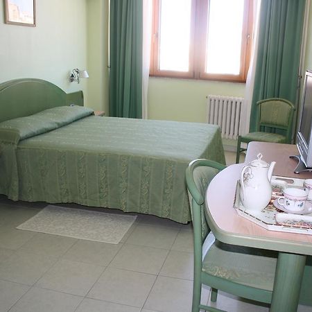 Hotel Grillo Nuoro Szoba fotó